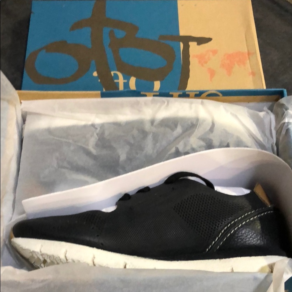 New! OTBT Women's Star Dust Cutout Sneaker, Black - Picture 5 of 5